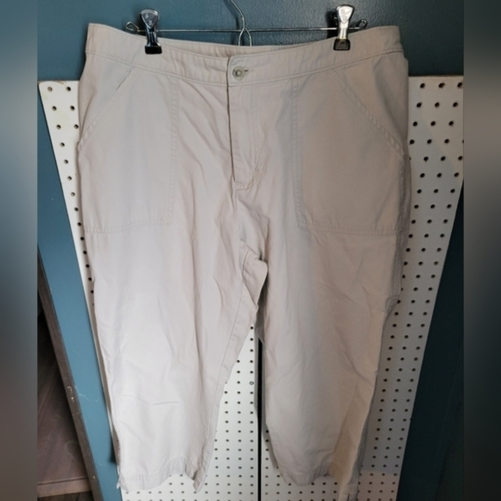 Woolrich women's size 14 crop‎ khaki pant